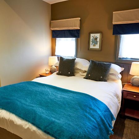 The Fleece At Cirencester Exterior foto A bedroom at the hotel