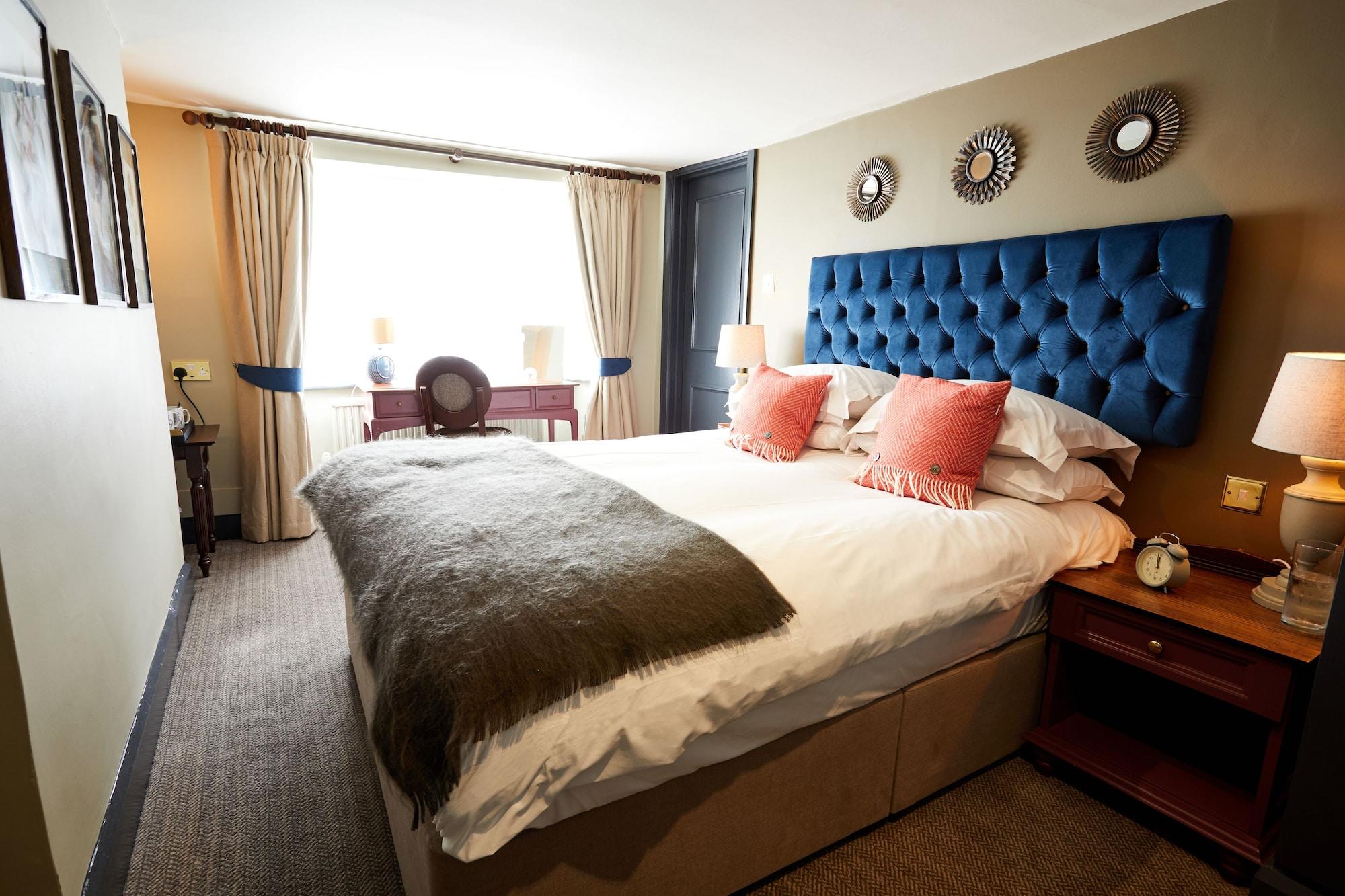 The Fleece At Cirencester Exterior foto A bedroom at the hotel