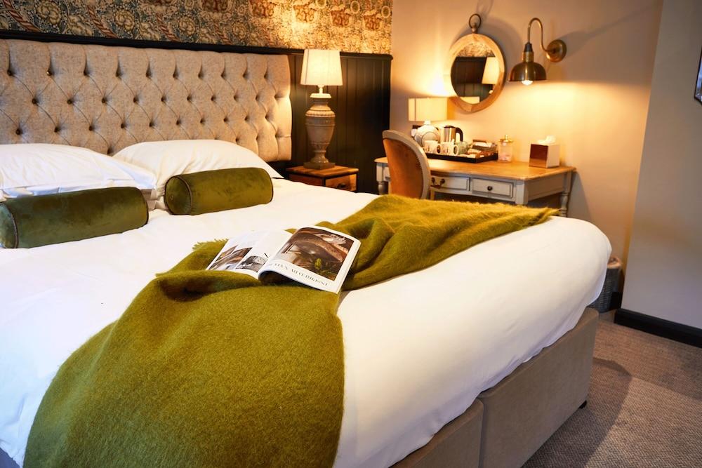 The Fleece At Cirencester Exterior foto A bedroom at The Old parsonage