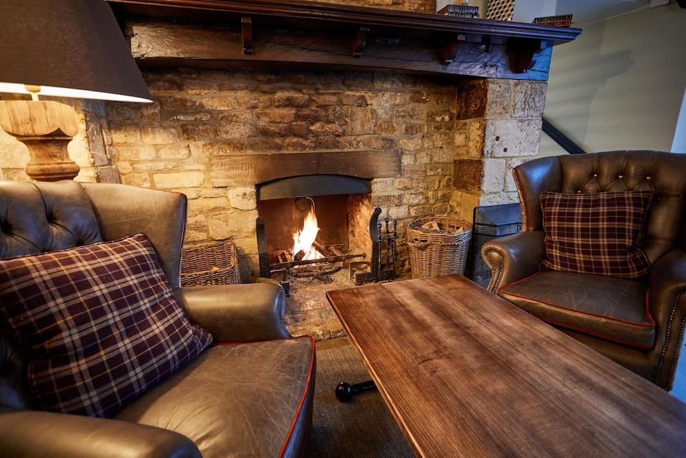 The Fleece At Cirencester Exterior foto The interior of the pub