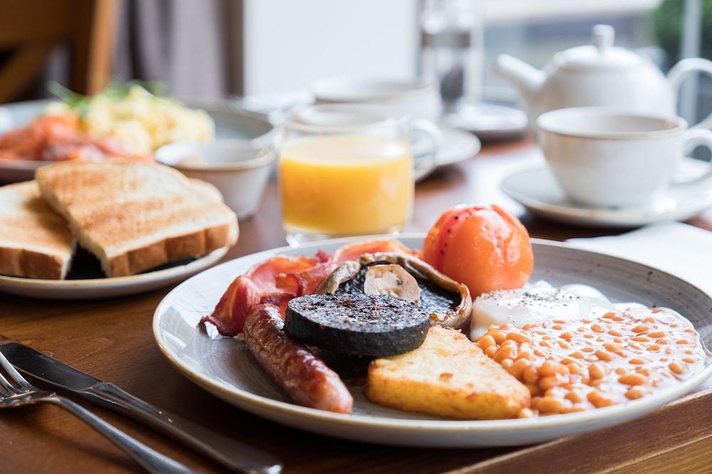 The Fleece At Cirencester Exterior foto English breakfast