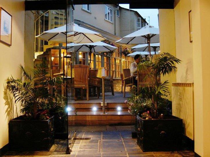 The Fleece At Cirencester Restaurant foto The entrance to the restaurant