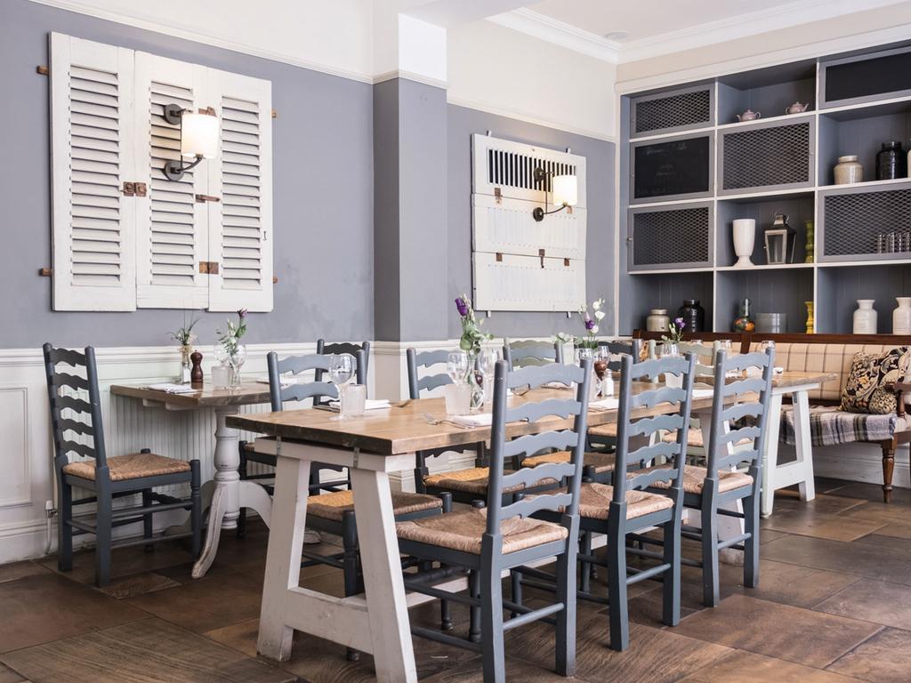 The Fleece At Cirencester Exterior foto The interior of the restaurant