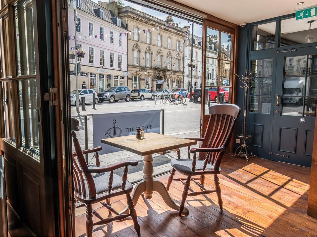 The Fleece At Cirencester Exterior foto The interior of the restaurant