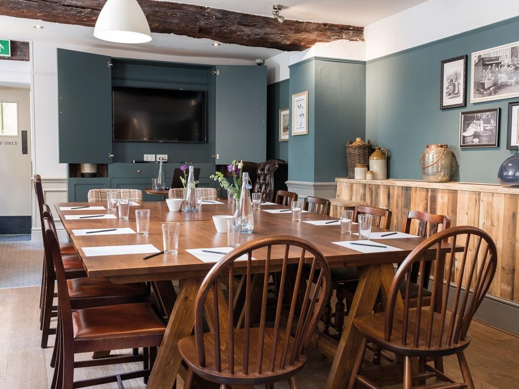 The Fleece At Cirencester Exterior foto The dining room at the Old Parsonage