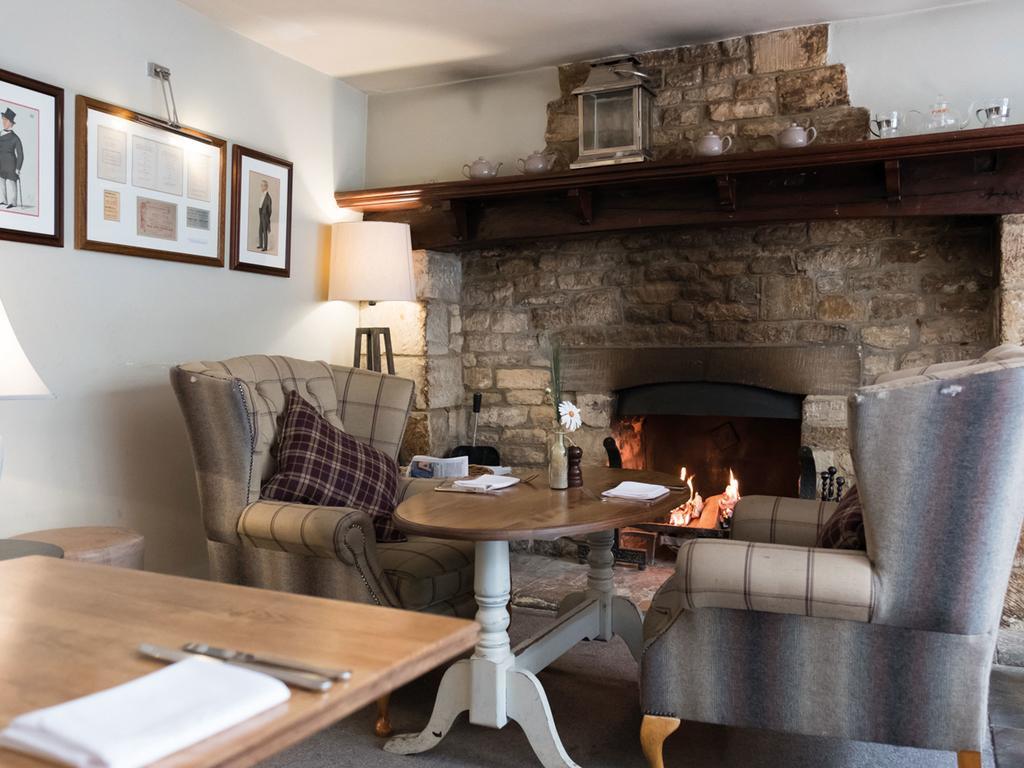 The Fleece At Cirencester Exterior foto The interior of the pub
