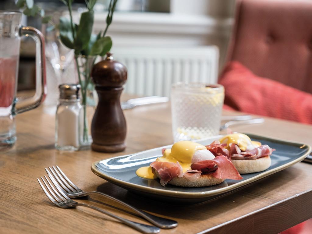 The Fleece At Cirencester Exterior foto Eggs Benedict