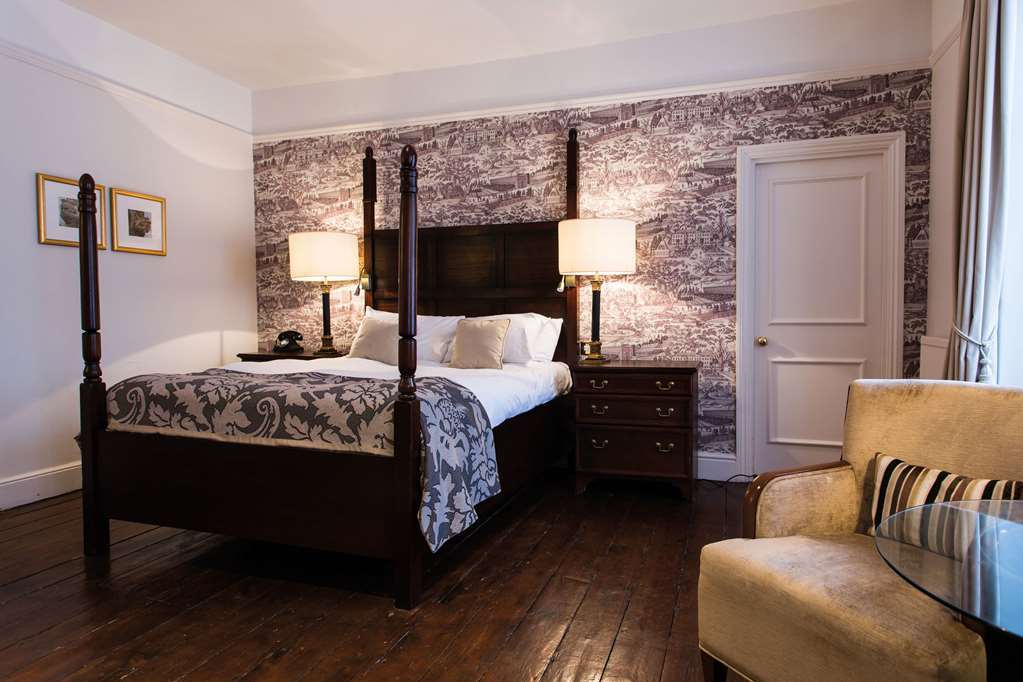 The Fleece At Cirencester Zimmer foto A bedroom at the hotel