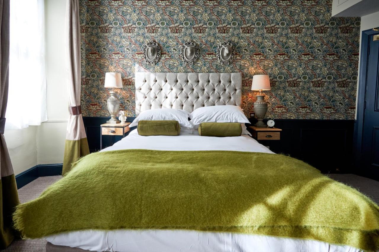 The Fleece At Cirencester Exterior foto A bedroom at the hotel